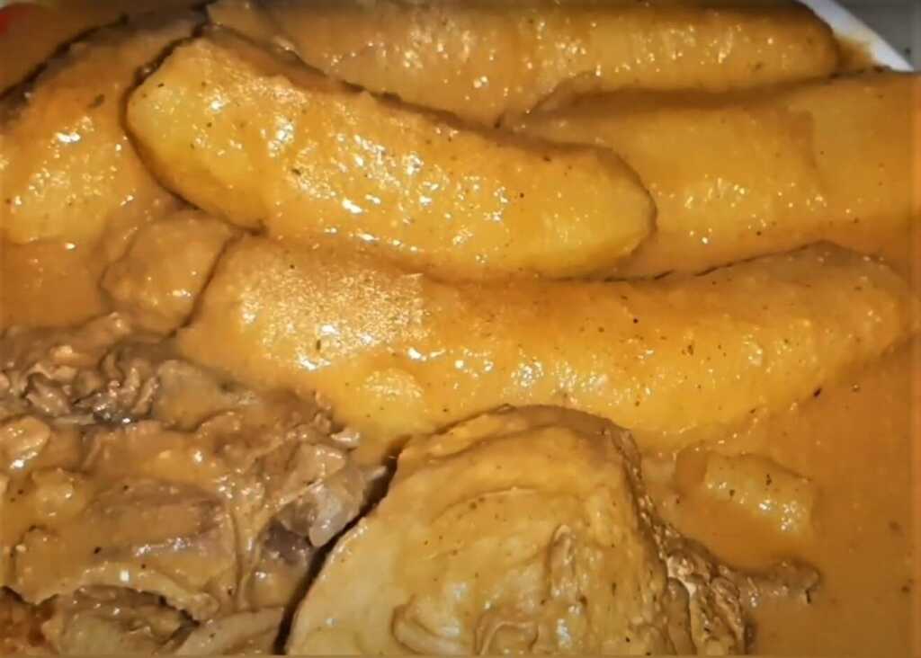 food in rwanda - Igisafuriya (Chicken with plantains and vegetables)